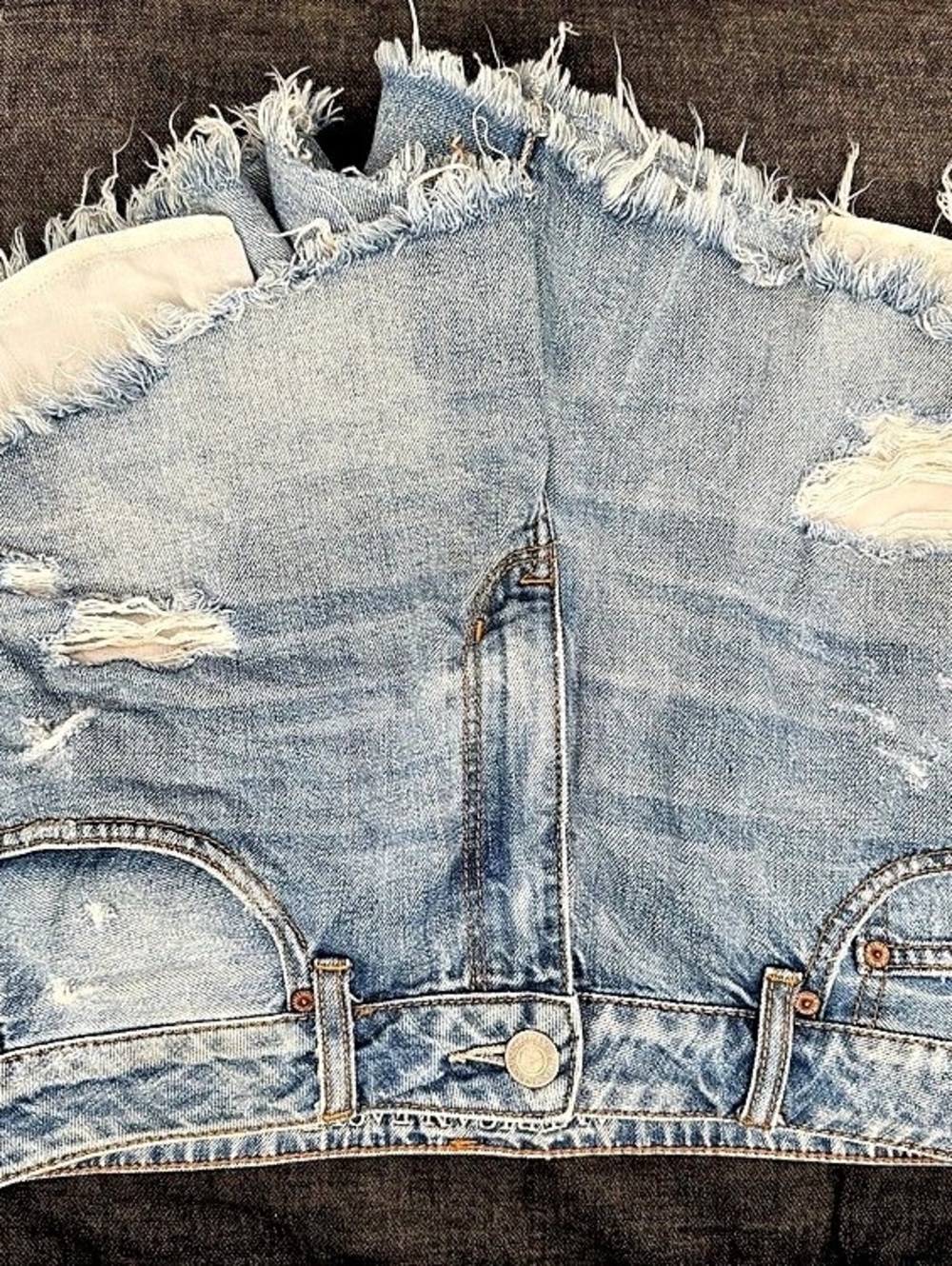 American Eagle Distressed Denim Cropped Vest in Blue